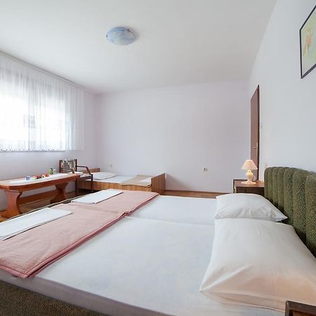 Guest House Hodak Rakovica Exterior foto