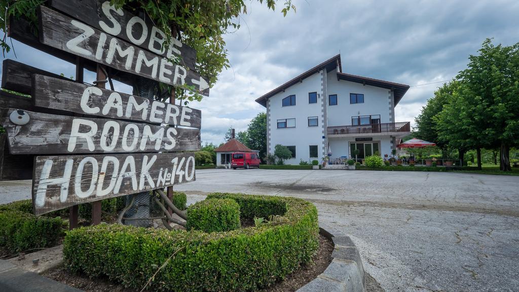 Guest House Hodak Rakovica Exterior foto