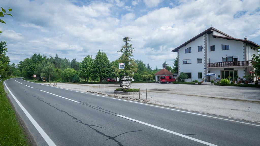 Guest House Hodak Rakovica Exterior foto