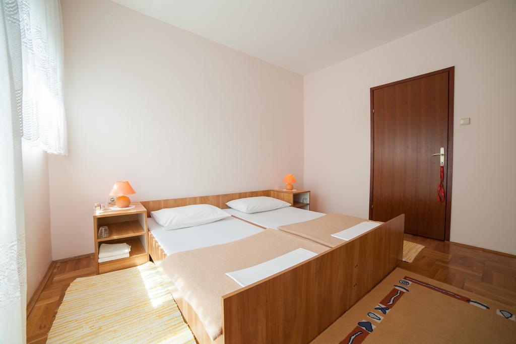 Guest House Hodak Rakovica Exterior foto