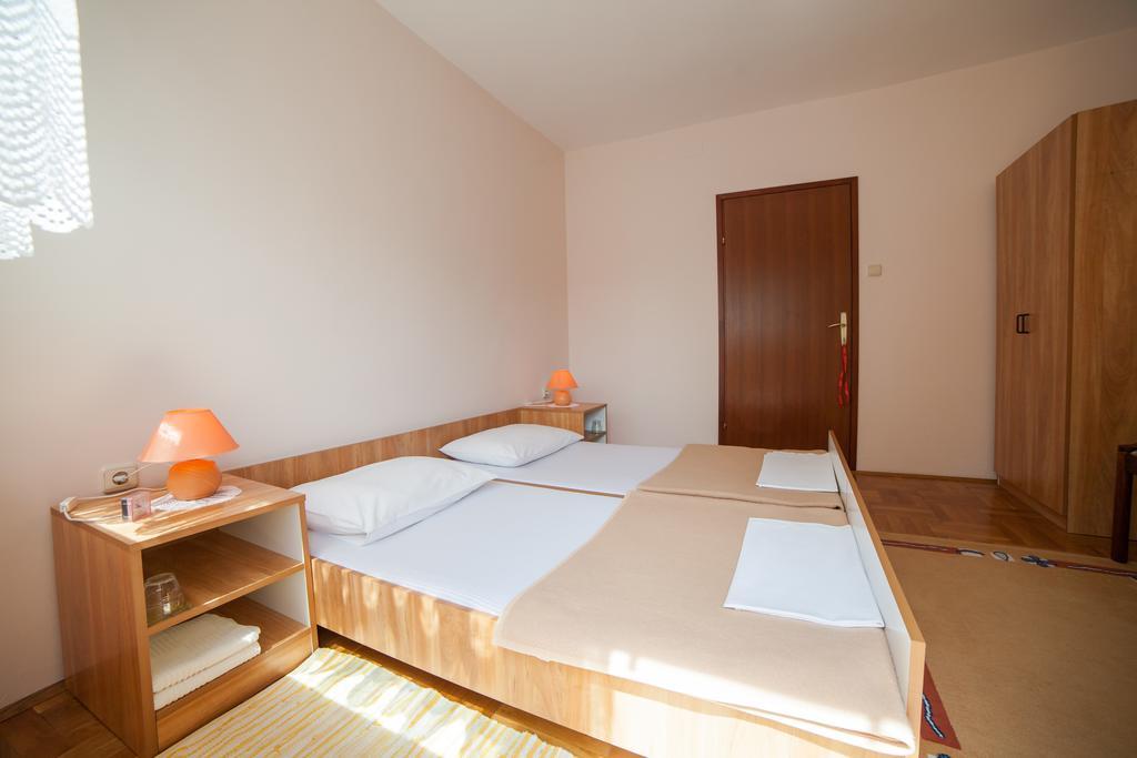 Guest House Hodak Rakovica Exterior foto