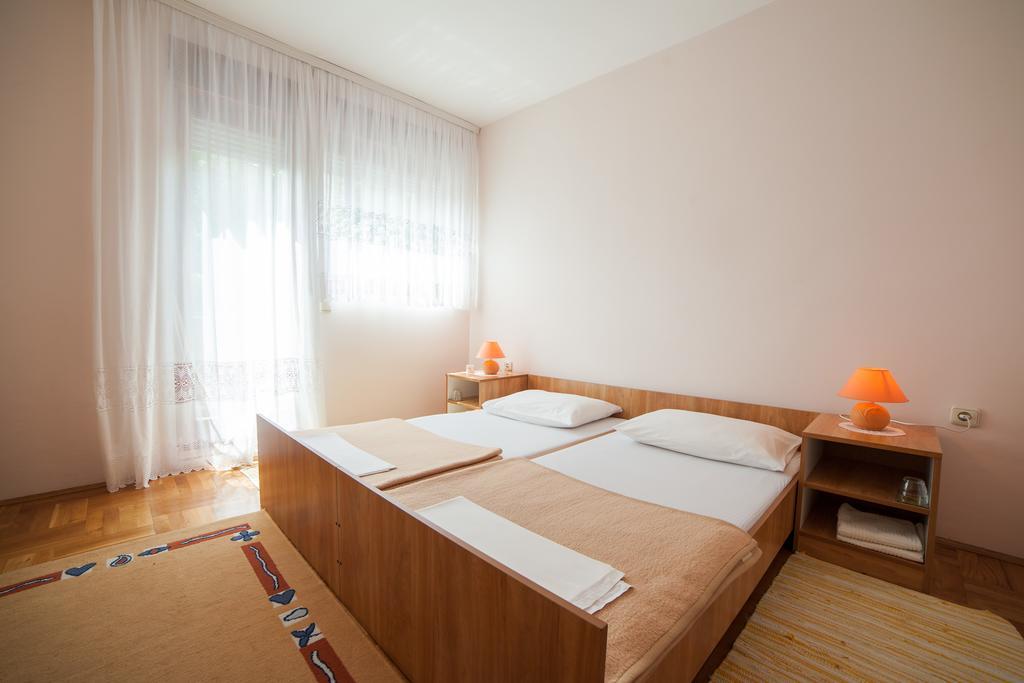 Guest House Hodak Rakovica Exterior foto