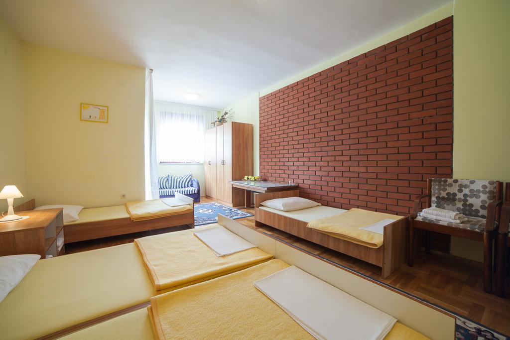 Guest House Hodak Rakovica Exterior foto