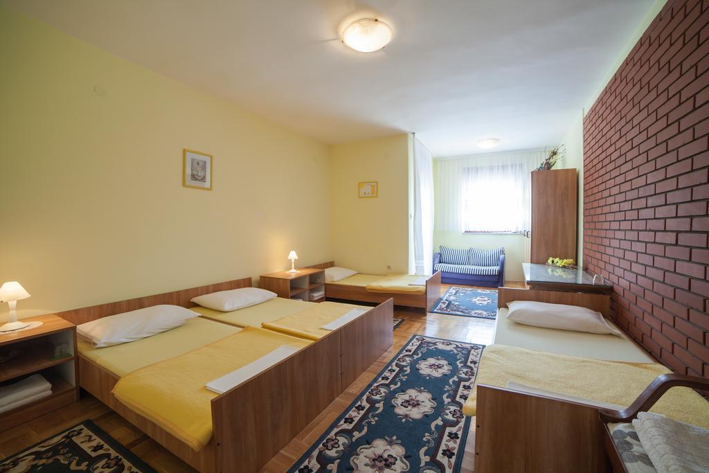 Guest House Hodak Rakovica Exterior foto